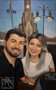 Pintura acrílica sobre tela de casal com a Igreja Matriz de Gramado ao fundo em composição figurativa.